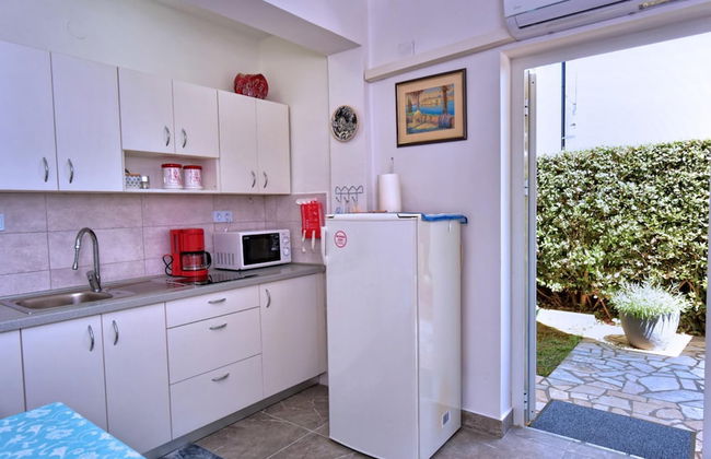 Peaceful and Secluded Krk Apartment With Terrace - Photo 4