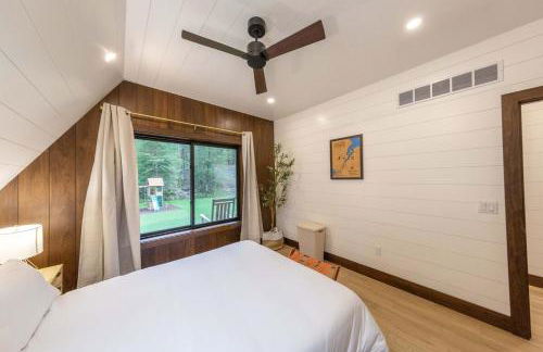 TreeTops Ayframe, Supersized AFrame on the River with Hot Tub - Foto 65