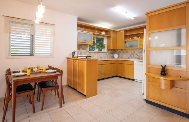 Homey Kiryat Haim Apt by Sea N Rent - Foto 10