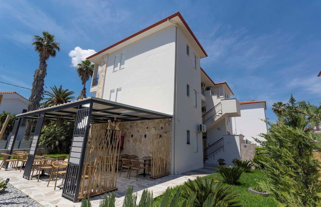 Danae Comfort Living - Photo 51