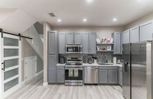 Modern 4 BR Townhouse near Disney - Foto 7