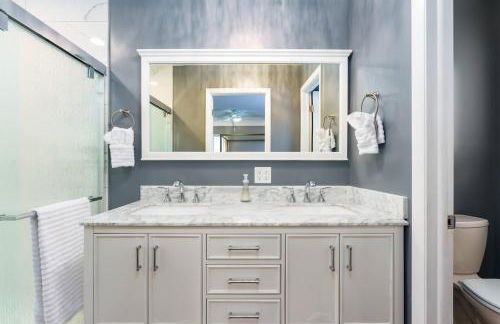 Epic Indoor Pool w/slide & hot tub close to beach - Foto 44