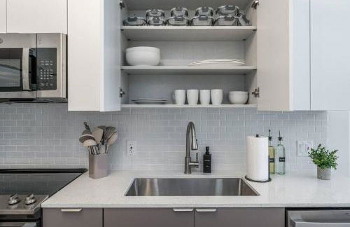 Classy 2BR-2BA Oasis Beach Pool Parking EV Station - Foto 11