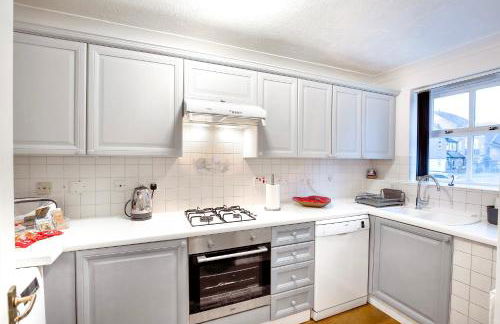 Cosy Wimbledon 4 Bed Home With Garden & Driveway Parking - Foto 20