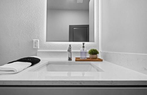 Modern King BR, Sectional, Pool, Gym, Near U of A - Foto 36