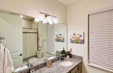 Luxury King Suite, 3BR 2BA, Beach Vibe, Top-Tier Amenities, Prime location - Foto 34