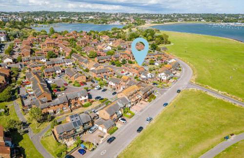 Spinnaker House-with Tesla Electric Charging Point - Photo 32