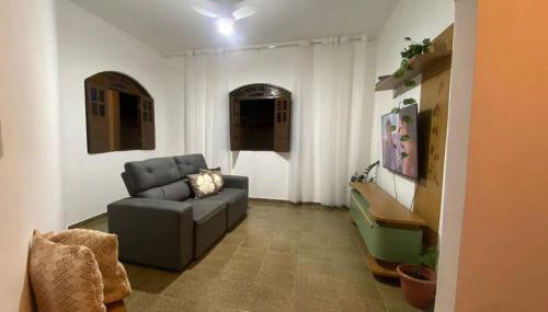 Casa espaçosa de dois andares a poucos minutos do centro e principais praias - Foto 5