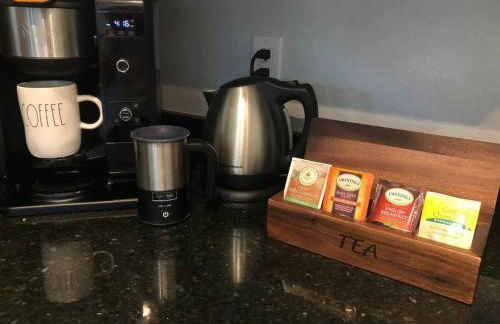 Tampa Private Large House, Game Room & Backyard - Sleeps 12, 4bdr, 3bth, Quiet Community, Near Everything in Tampa & St Pete - Foto 39