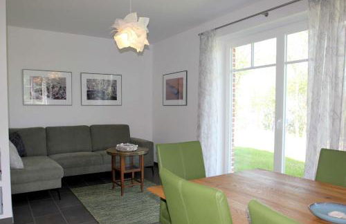 wassernahes Ferienhaus mit Meerblick und Schwimmbadnutzung in Sellin - Ferienhaus Rohrweihe - Foto 9