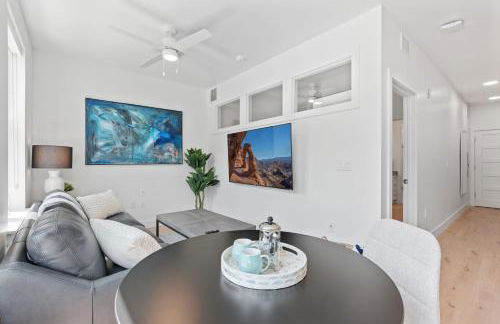 Outstanding Amenities-New Complex- Downtown Luxury - Foto 20