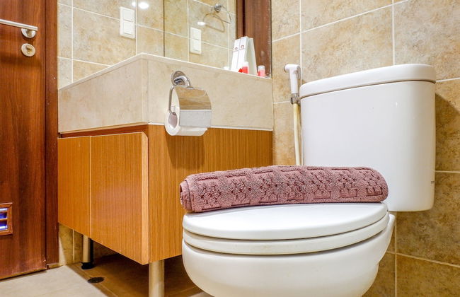 Cozy Pool View Kemang Village Residence Apartment with Direct Access to Mall - Foto 38