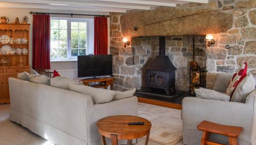 Prideaux Cottage - Photo 2