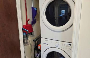 Free Parking, New Apartment, Steps From Mayo! - Foto 6