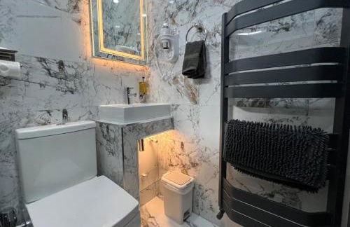 Urban Escape 4BedRoom House- With Free private Parking - Birmingham City - Foto 77