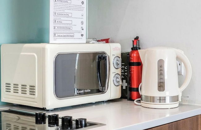 Basildon - 2-bed - Sleeps 5 - Near Train Station - Foto 8