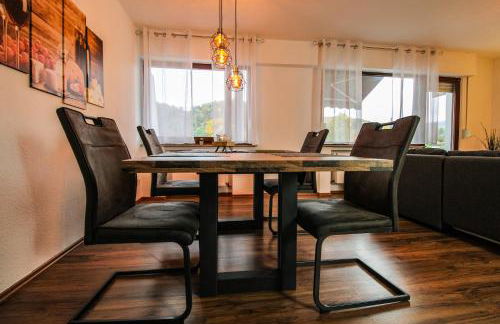 Moderne FeWo, nähe Bahnhof, Balkon, Burgblick, Boxspringbett, Waschtrockner - Foto 18