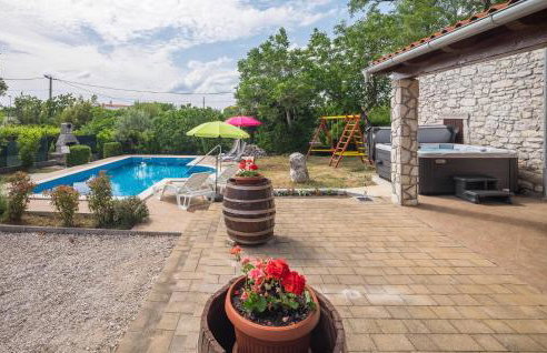 Amazing Home In Erzisce With Jacuzzi - Foto 6