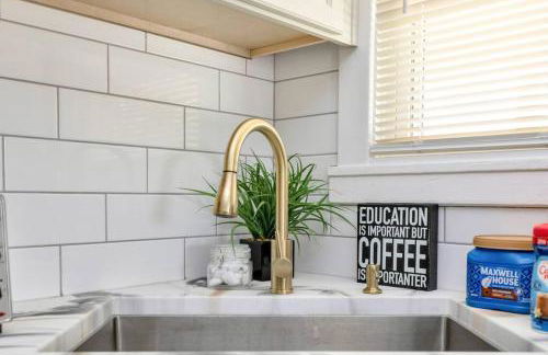 Stay, Play and Pass Go at the Monopoly Penthouse! - Foto 30