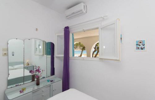 Wave Lullaby, Peaceful Beachfront Retreat in Paros - Photo 14