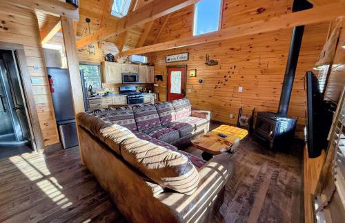 BC Log cabin with private beach river fire pit AC wifi onsite trails ski slope views - Foto 48