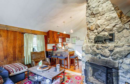 4 Mi to Stratton Mountain Resort! Cabin with Hot Tub - Foto 1