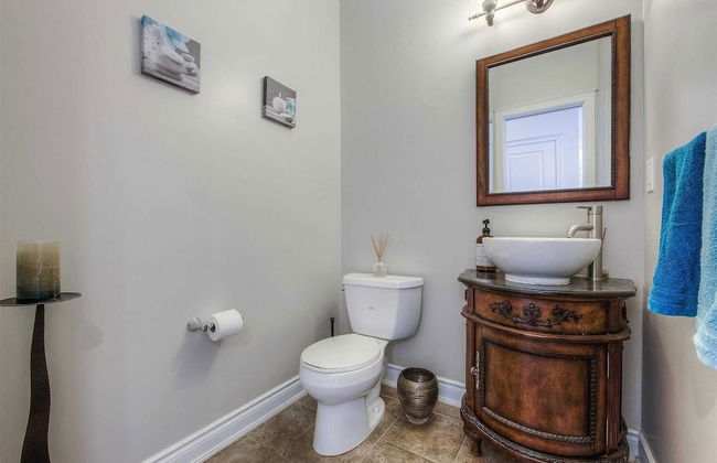 Spacious 4-Bedroom Retreat - Photo 37