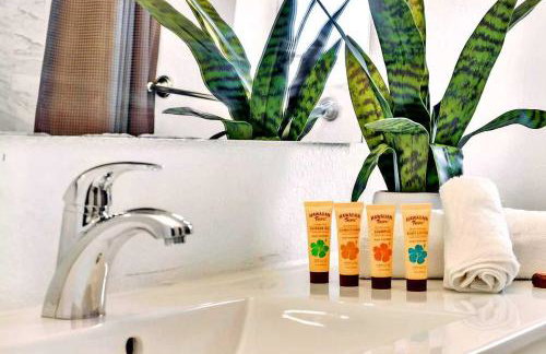 Bright 4BR North Miami Villa Close to Beaches and Huge Backyard - Foto 41