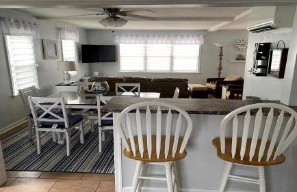 Beach Haven Oceanside Beach Badges Outside Shower Wifi,Spend A Week In The Queen City On One Of Its Premiere Streets The Location Of This Duplex - Foto 9