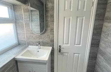 Cozy Studio Flat Romford, London - Foto 10