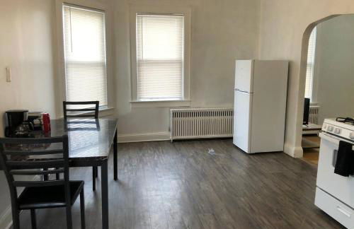 Spacious 2-bedroom apartment with 1-bathroom and private street entrance, MetLife Stadium FIFA World Cup 25 minutes away - Foto 8