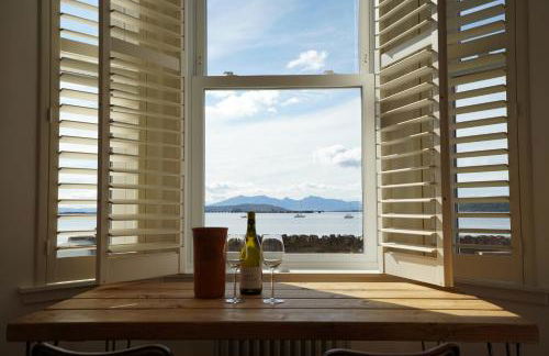 Beach house no2 with amazing sea views and private garden onto beach. - Foto 1