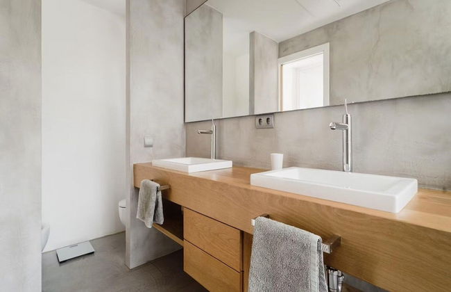 Modern Villa With Minimalistic Decor - Photo 26