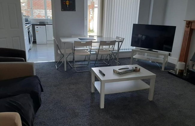 South Shield's Hidden Gem Amethyst 3 Bedroom House - Photo 6