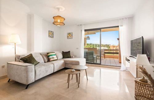 Family Friendly 2BR in Casares Pool and Padel Fun - Foto 10