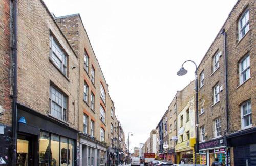 Shoreditch Cinema & Sauna retreat- 2BDR House with Garden & Games Room - Sleeps 6 - Photo 41