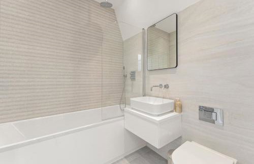 3 Bed House near Purley, by ARP Homes, Free Parking, Ideal for Long Stays & Insurance Bookings - Foto 41