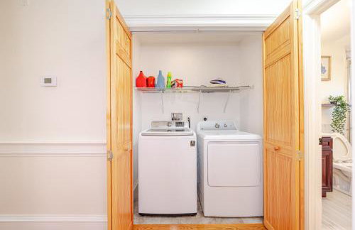 383 - 3BR Quincy - Chic House near Adams Park - Foto 52