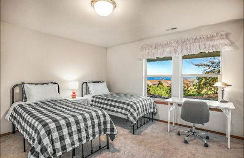 Spacious 3BR3BA with Spectacular Water Views - Foto 22