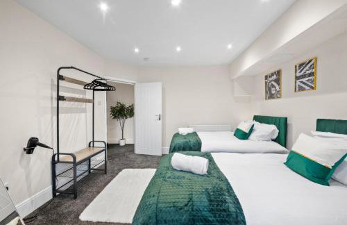 5 Bed House - Sleeps 11 - Parking - Garden - Wifi - Foto 12