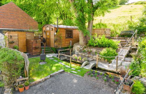 The Old Pumphouse Shepherds Hut with Hot Tub - Photo 26