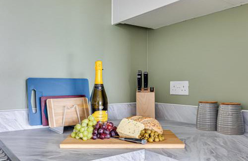 Penthouse Apartment - City Centre - Secure Parking, Balcony, Self-Check-In, Fast Wifi and Smart TV with Netflix by Yoko Property - Photo 21