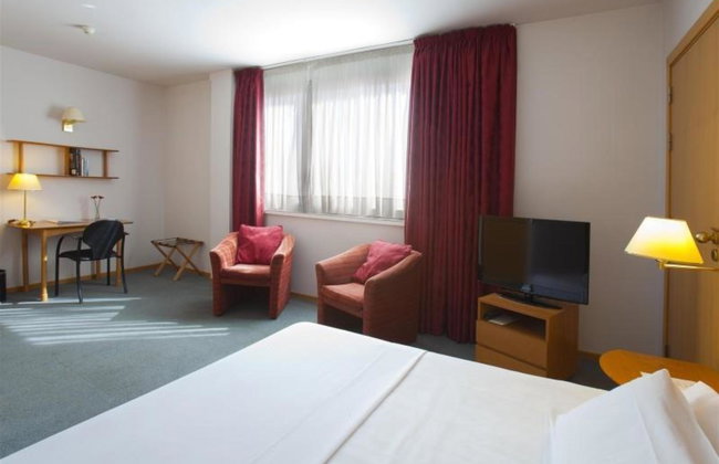 Aparthotel Atenea Valles - Photo 112