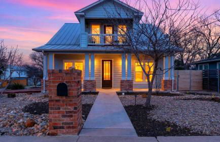 Chestnut Ember by AvantStay Indoor-Outdoor Living Firepit Balcony Near Downtown Austin Hotspots - Foto 5