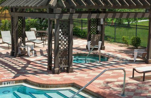 4BR Bella Vida Lakeview Pool Townhome - Photo 39