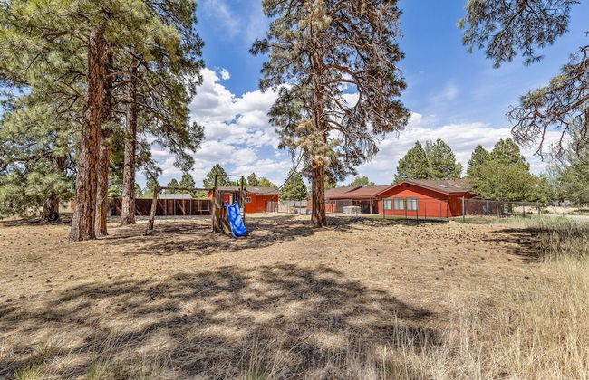Spacious Canyon Peak Pine View Home Game Room Hot Tub - Photo 41