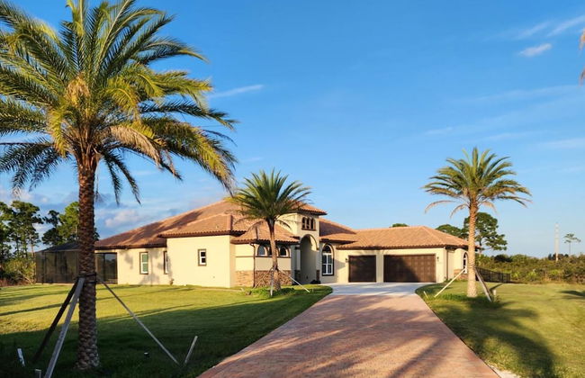 Stunning Luxury Mediterranean-style Private Oasis! - Foto 39