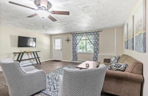 Hot Tub! LRG Home! Sleeps 22!Near Ithaca! Dogs OK - Foto 20