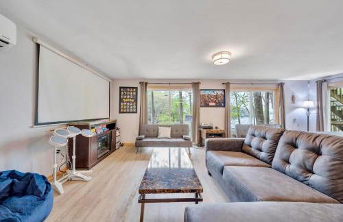 Treetop & Waterfront! Hot Tub, Kayaks, Game Room - Foto 35