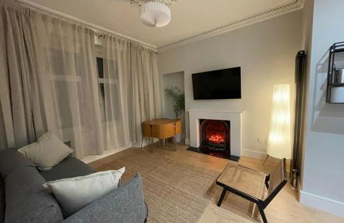 Cosy Coastal getaway 2 bed flat in Largs - Foto 1